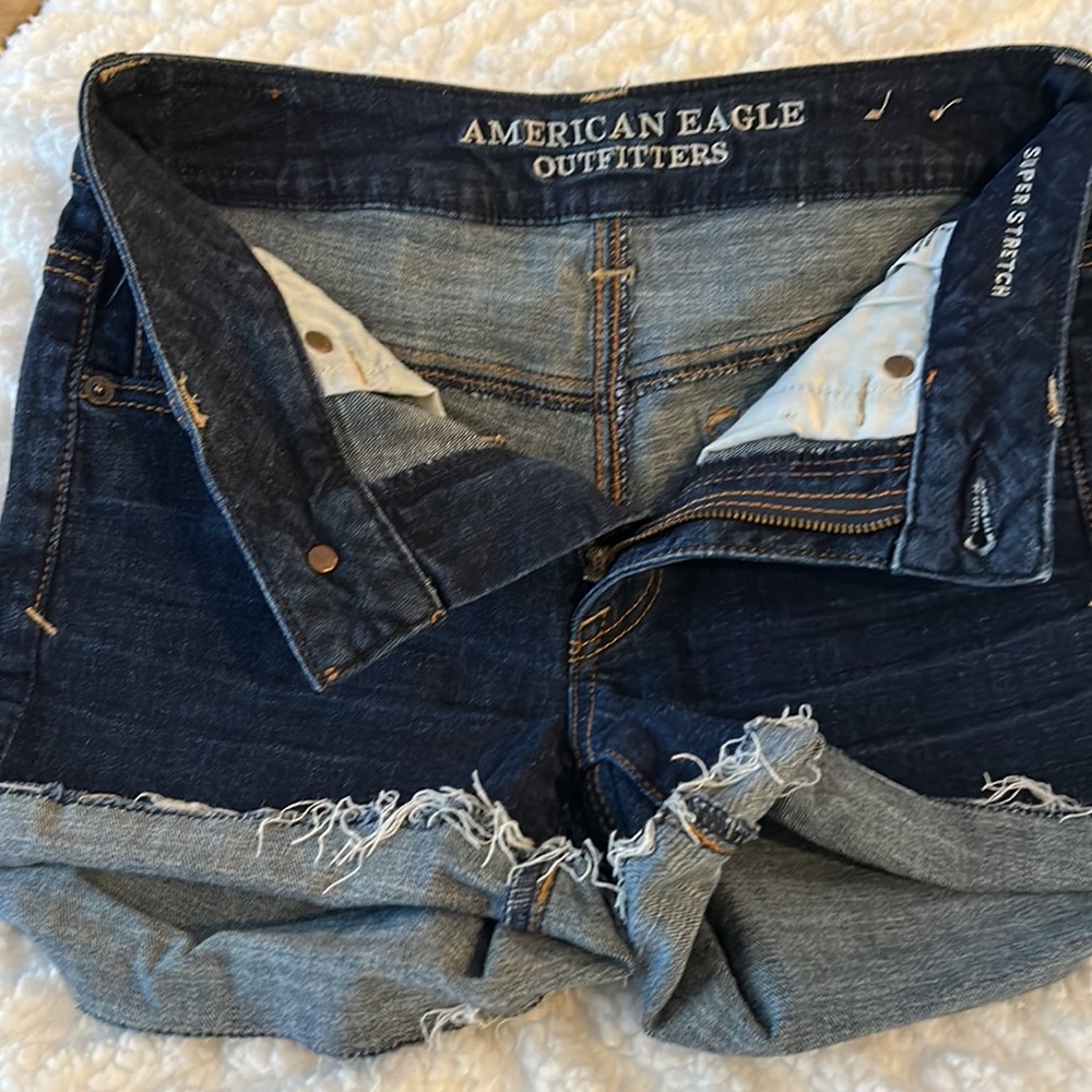 American Eagle Super Stretch Shorts Size 2 - Picture 4 of 6